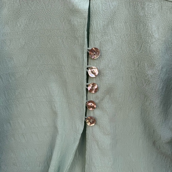 MULTIPLES Women’s Light Green Textured Button Down Tunic Top Shirt Size Medium - Picture 9 of 11